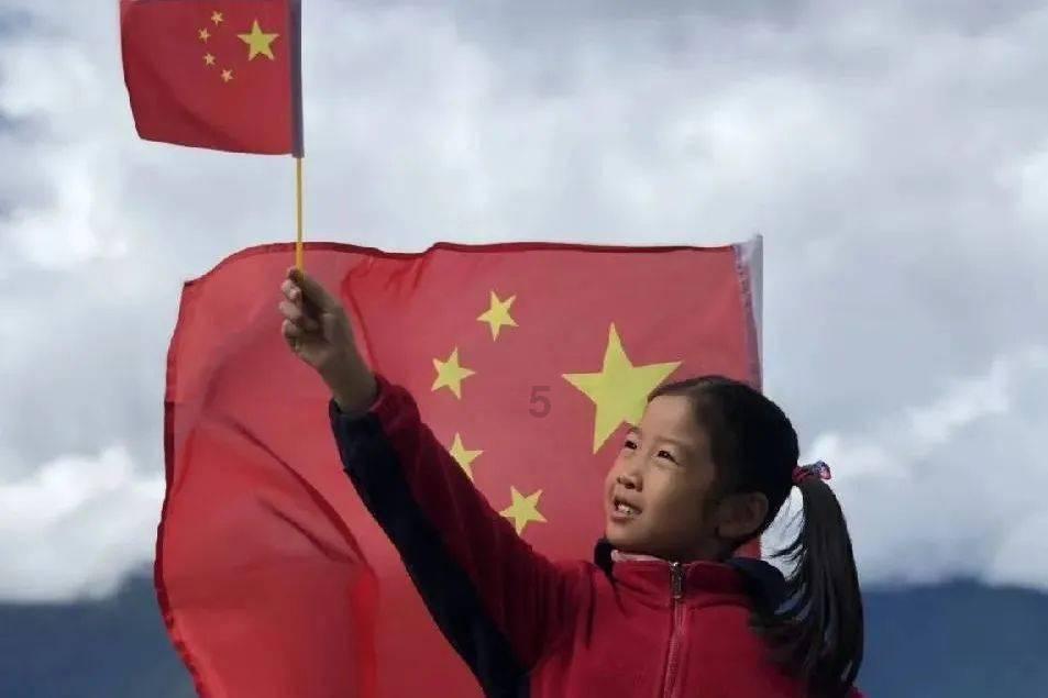 和异性熟人在街道被人拍照怎么办？游戏画面