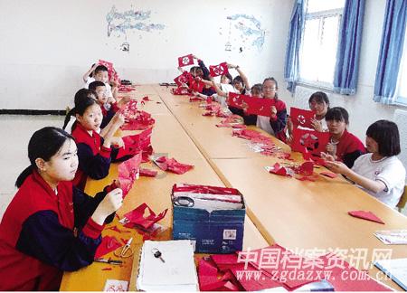 卡通红色汽车拼图